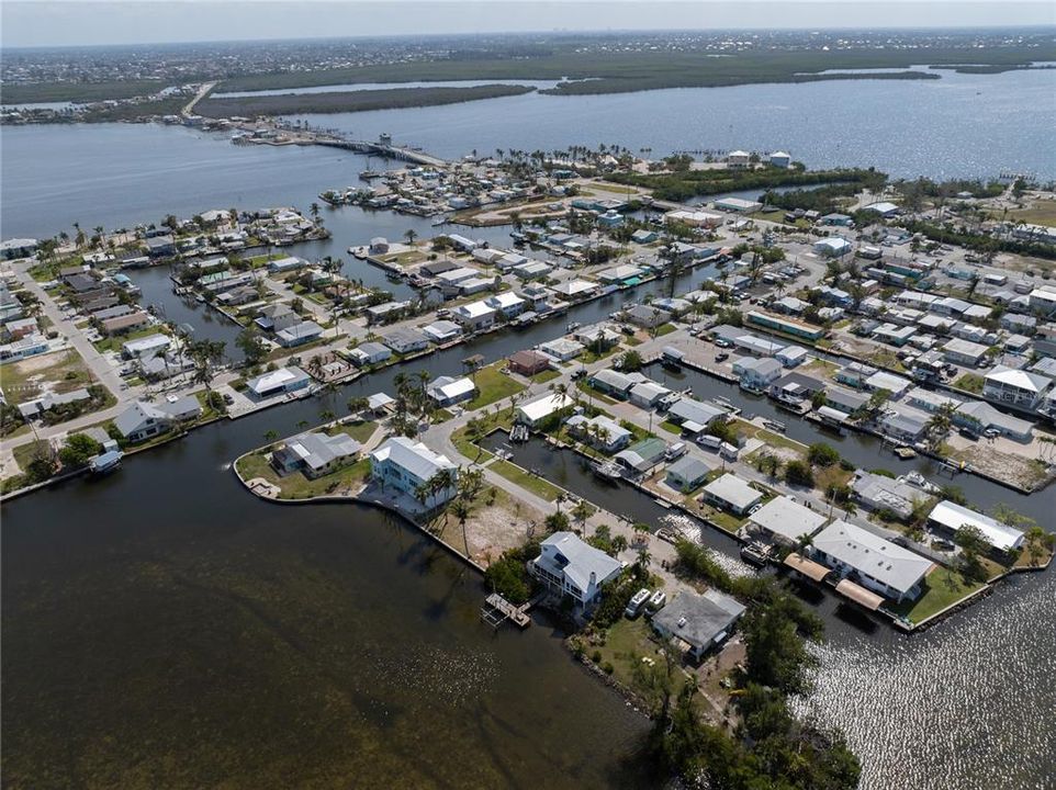 На продажу: $365,000 (2 спален, 2 ванн, 951 Квадратных фут)