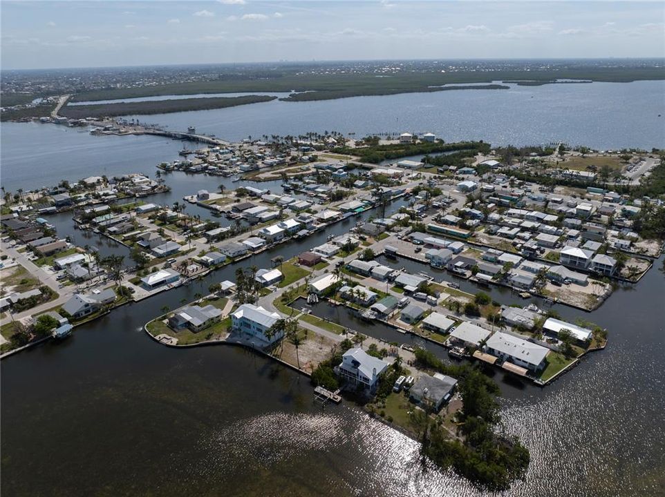 На продажу: $365,000 (2 спален, 2 ванн, 951 Квадратных фут)