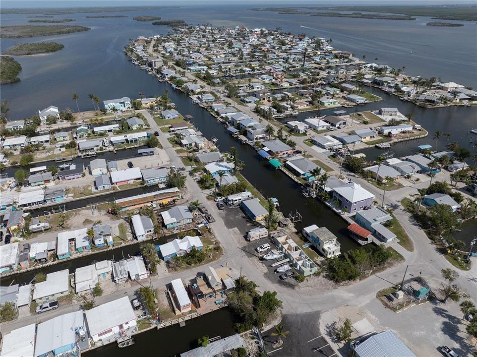 На продажу: $365,000 (2 спален, 2 ванн, 951 Квадратных фут)