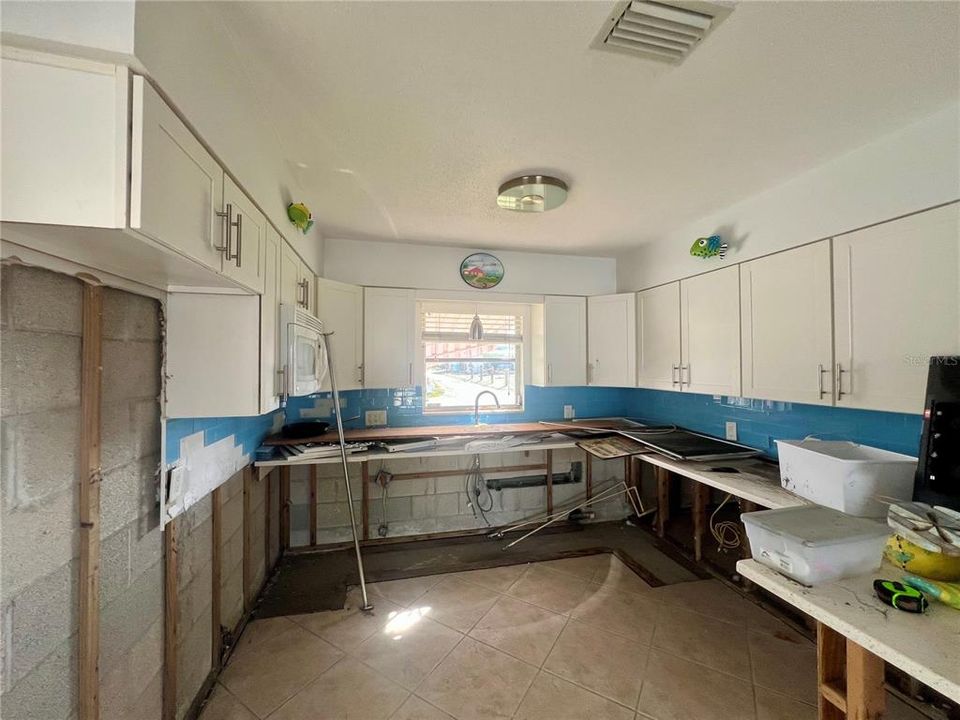 На продажу: $365,000 (2 спален, 2 ванн, 951 Квадратных фут)