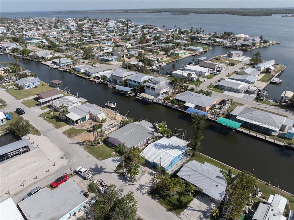 На продажу: $365,000 (2 спален, 2 ванн, 951 Квадратных фут)