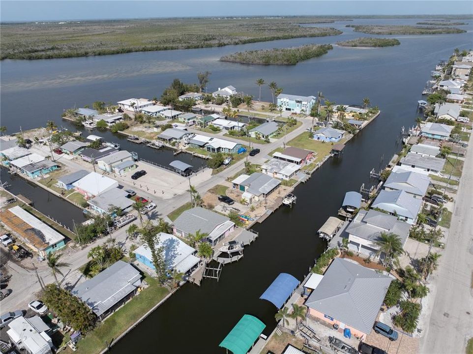 На продажу: $365,000 (2 спален, 2 ванн, 951 Квадратных фут)