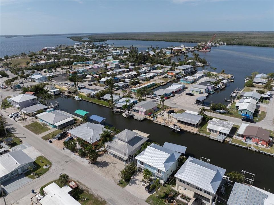 На продажу: $365,000 (2 спален, 2 ванн, 951 Квадратных фут)