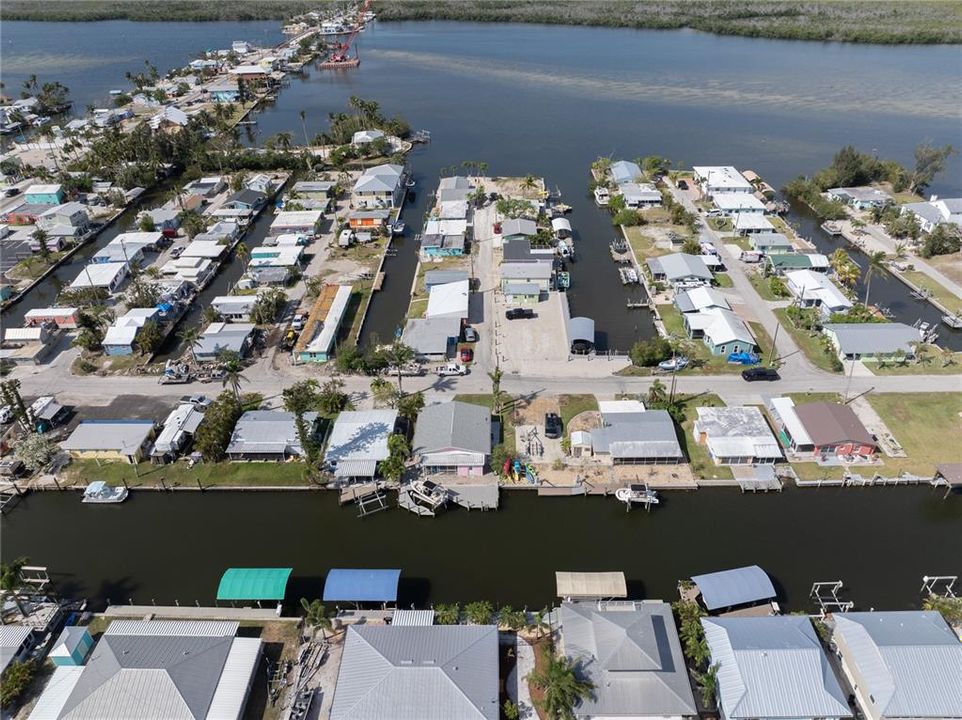 На продажу: $365,000 (2 спален, 2 ванн, 951 Квадратных фут)