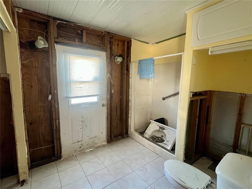 На продажу: $365,000 (2 спален, 2 ванн, 951 Квадратных фут)