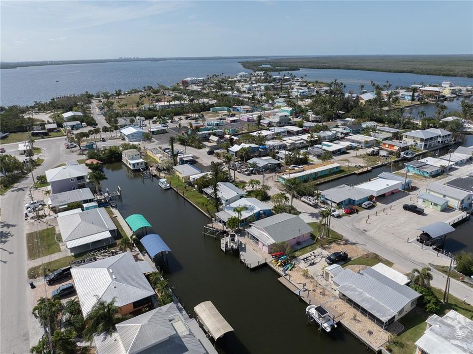 На продажу: $365,000 (2 спален, 2 ванн, 951 Квадратных фут)