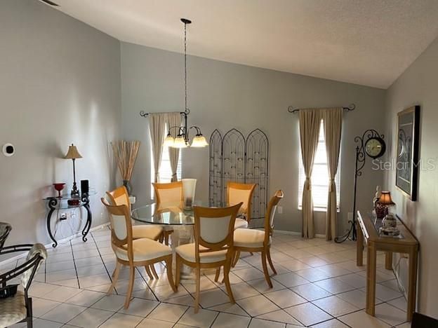 出租: $4,750 (3 贝兹, 2 浴室, 1959 平方英尺)