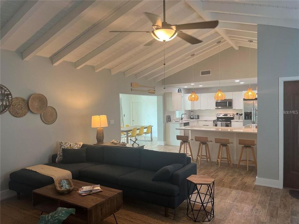 En Renta: $4,750 (3 camas, 2 baños, 1828 Pies cuadrados)