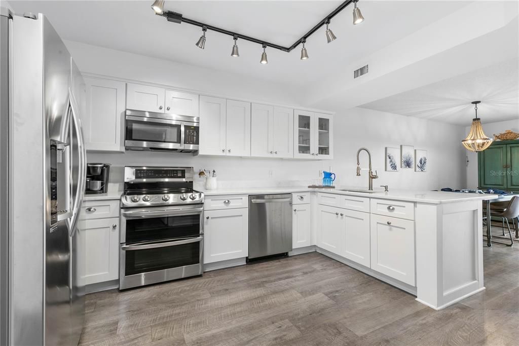 For Sale: $387,000 (3 beds, 2 baths, 1300 Square Feet)