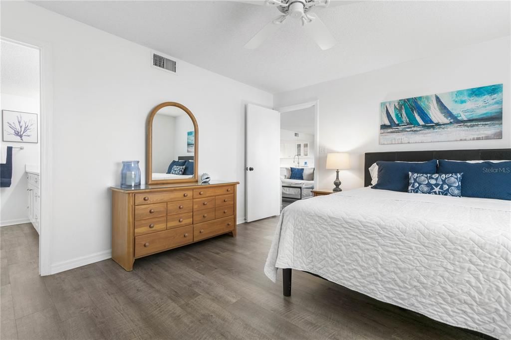 For Sale: $387,000 (3 beds, 2 baths, 1300 Square Feet)