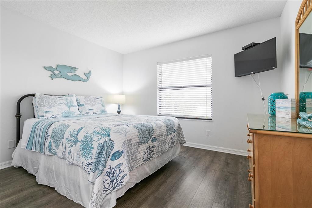 For Sale: $387,000 (3 beds, 2 baths, 1300 Square Feet)