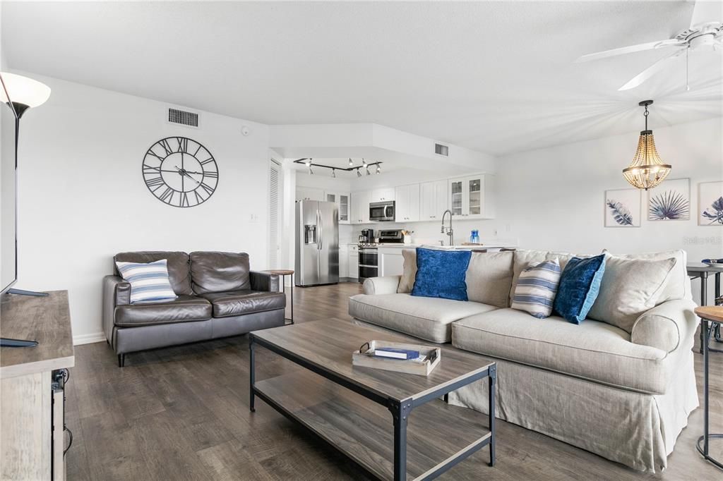 For Sale: $387,000 (3 beds, 2 baths, 1300 Square Feet)