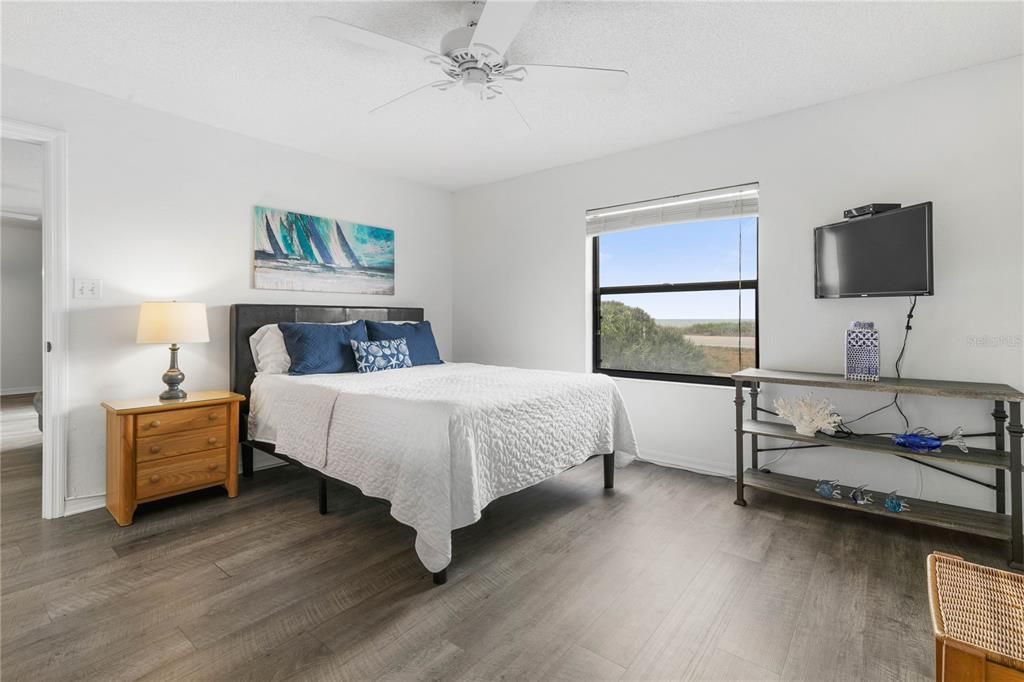 For Sale: $387,000 (3 beds, 2 baths, 1300 Square Feet)