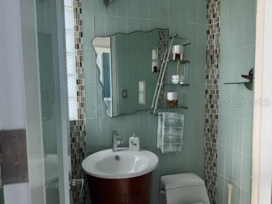 Active With Contract: $345,000 (3 beds, 3 baths, 1250 Square Feet)