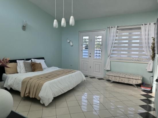 Active With Contract: $345,000 (3 beds, 3 baths, 1250 Square Feet)