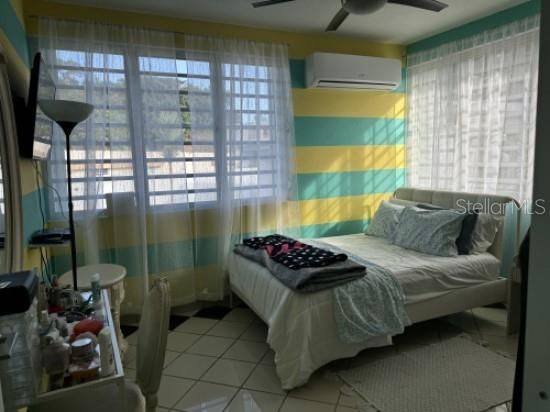 Active With Contract: $345,000 (3 beds, 3 baths, 1250 Square Feet)