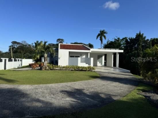 Active With Contract: $345,000 (3 beds, 3 baths, 1250 Square Feet)