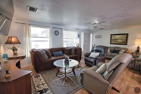 В аренду: $1,995 (2 спален, 2 ванн, 1135 Квадратных фут)