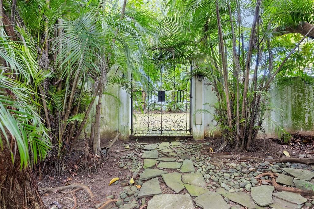 待售: $3,750,000 (5 贝兹, 4 浴室, 8040 平方英尺)