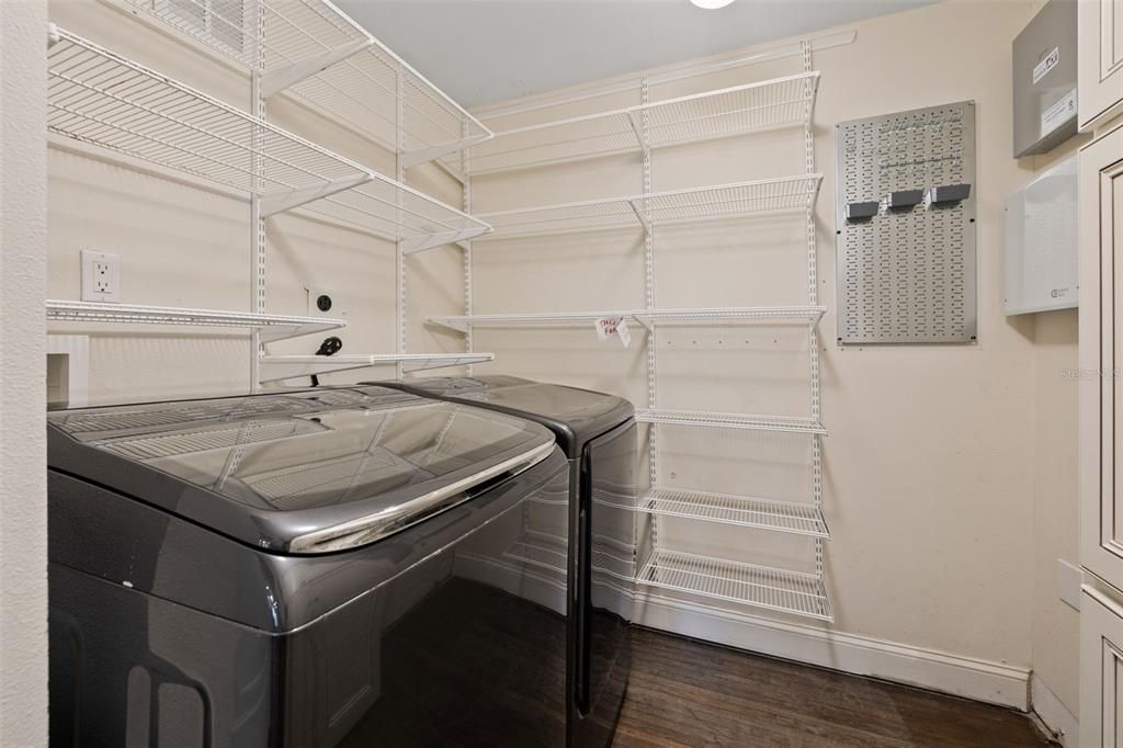 Activo con contrato: $1,750,000 (5 camas, 5 baños, 4456 Pies cuadrados)