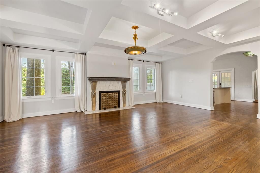 Activo con contrato: $1,750,000 (5 camas, 5 baños, 4456 Pies cuadrados)