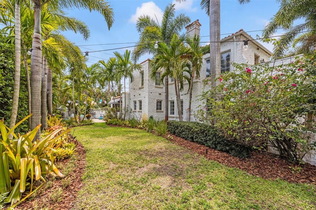 Activo con contrato: $1,750,000 (5 camas, 5 baños, 4456 Pies cuadrados)