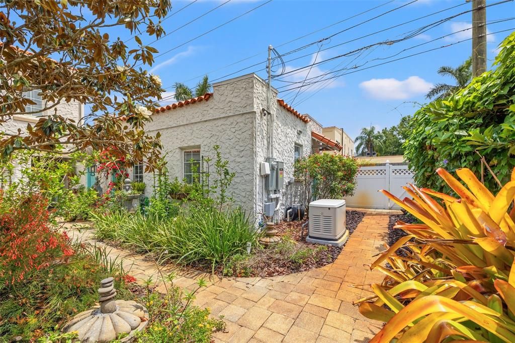 Activo con contrato: $1,750,000 (5 camas, 5 baños, 4456 Pies cuadrados)