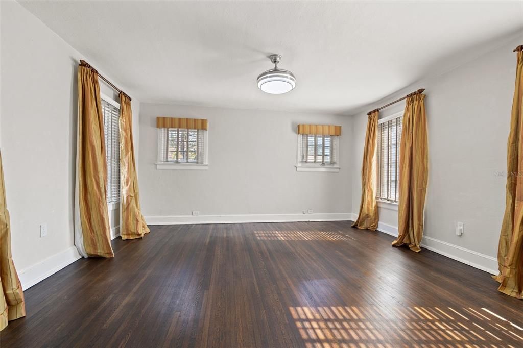 Activo con contrato: $1,750,000 (5 camas, 5 baños, 4456 Pies cuadrados)