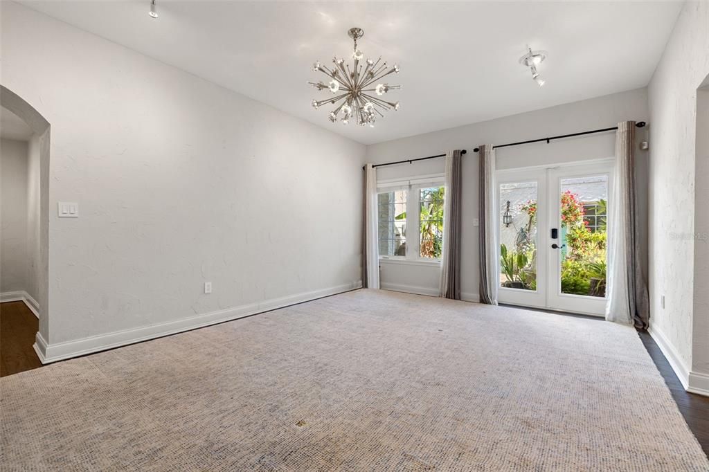 Activo con contrato: $1,750,000 (5 camas, 5 baños, 4456 Pies cuadrados)