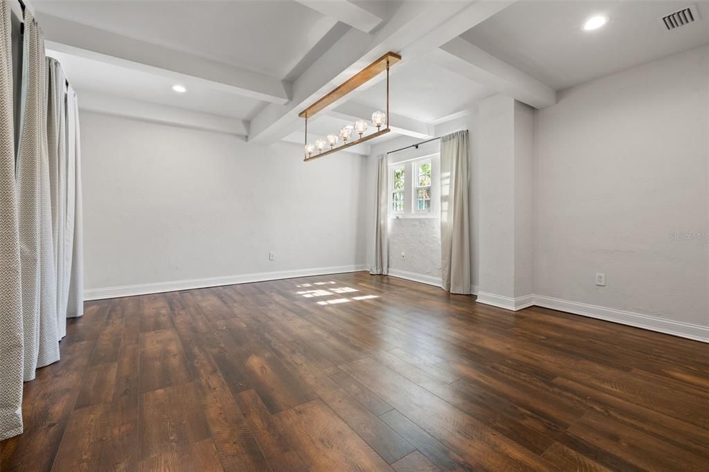 Activo con contrato: $1,750,000 (5 camas, 5 baños, 4456 Pies cuadrados)