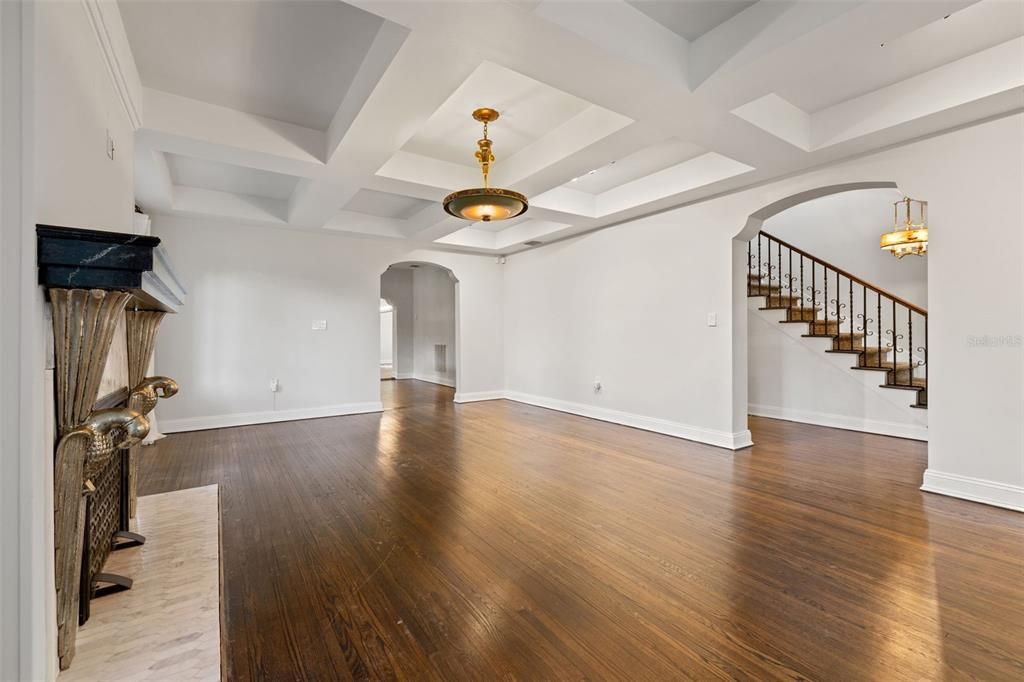 Activo con contrato: $1,750,000 (5 camas, 5 baños, 4456 Pies cuadrados)