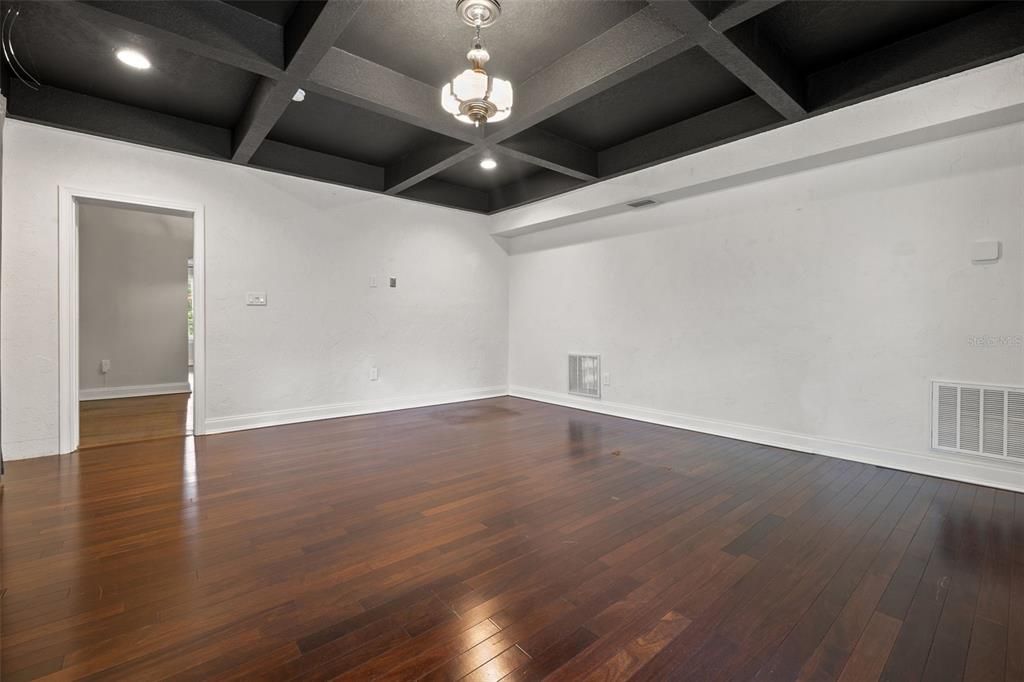 Activo con contrato: $1,750,000 (5 camas, 5 baños, 4456 Pies cuadrados)