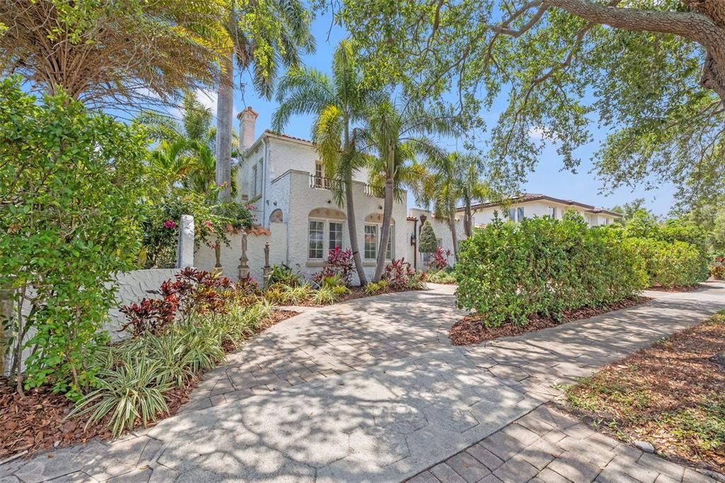 Activo con contrato: $1,750,000 (5 camas, 5 baños, 4456 Pies cuadrados)