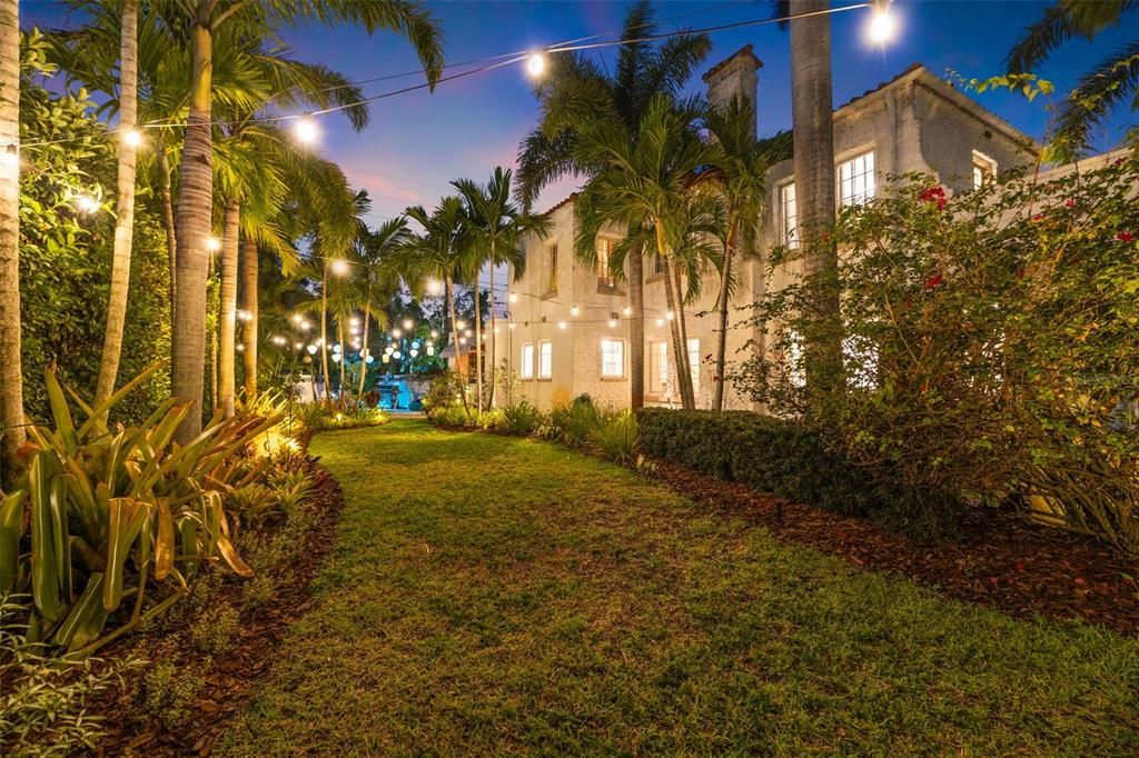 Activo con contrato: $1,750,000 (5 camas, 5 baños, 4456 Pies cuadrados)