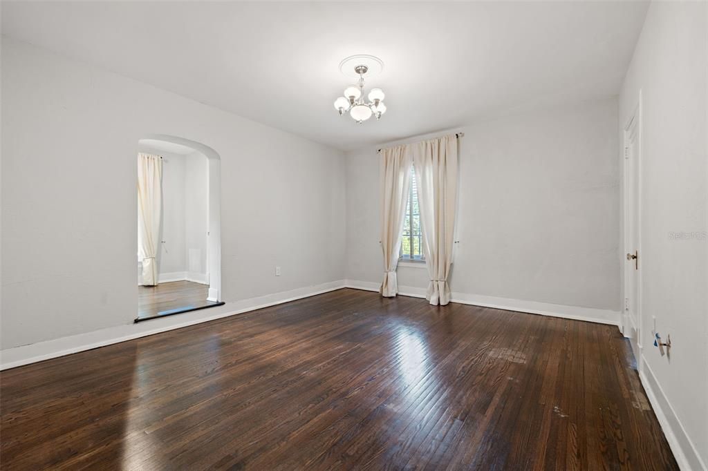 Activo con contrato: $1,750,000 (5 camas, 5 baños, 4456 Pies cuadrados)