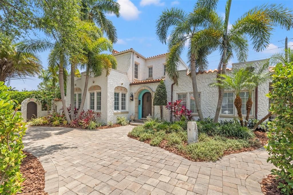 Activo con contrato: $1,750,000 (5 camas, 5 baños, 4456 Pies cuadrados)