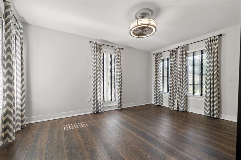 Activo con contrato: $1,750,000 (5 camas, 5 baños, 4456 Pies cuadrados)