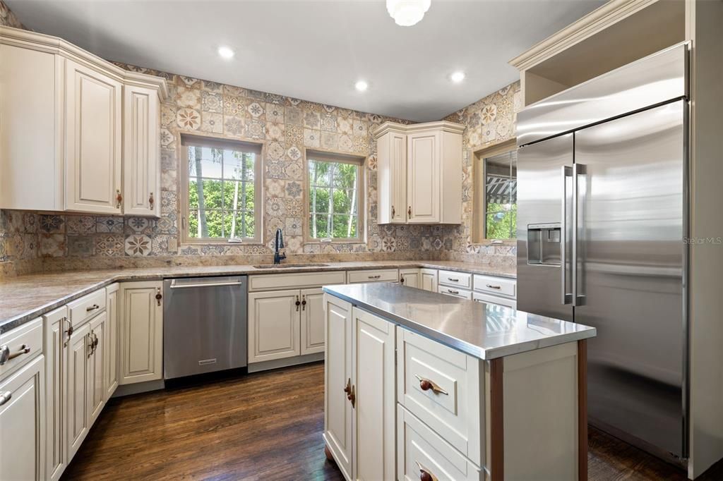 Activo con contrato: $1,750,000 (5 camas, 5 baños, 4456 Pies cuadrados)