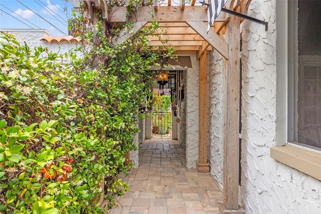 Activo con contrato: $1,750,000 (5 camas, 5 baños, 4456 Pies cuadrados)