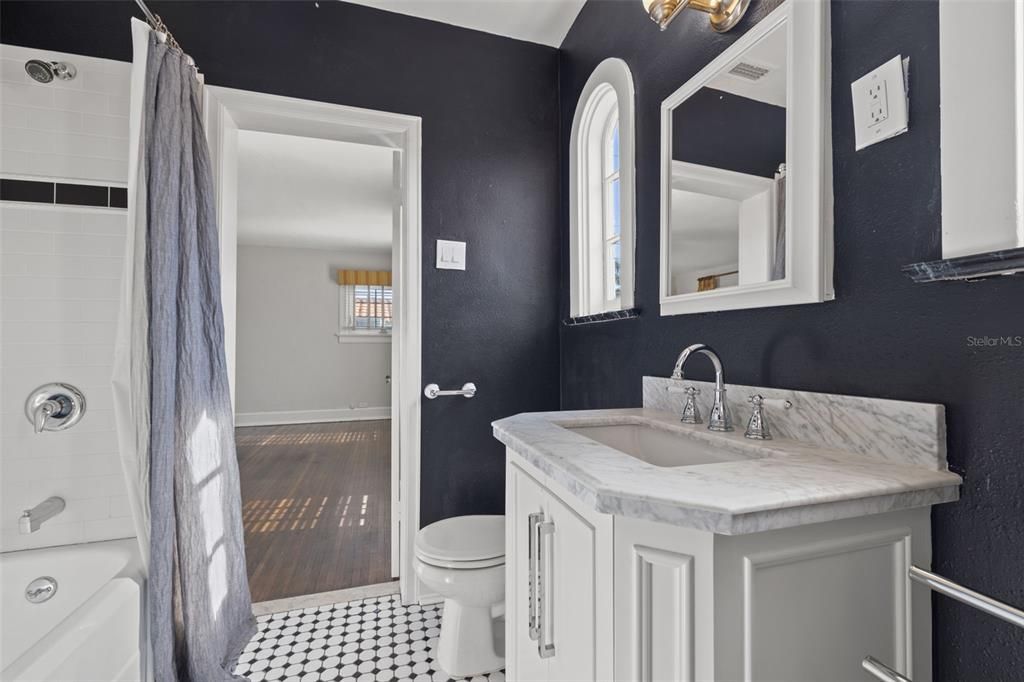 Activo con contrato: $1,750,000 (5 camas, 5 baños, 4456 Pies cuadrados)