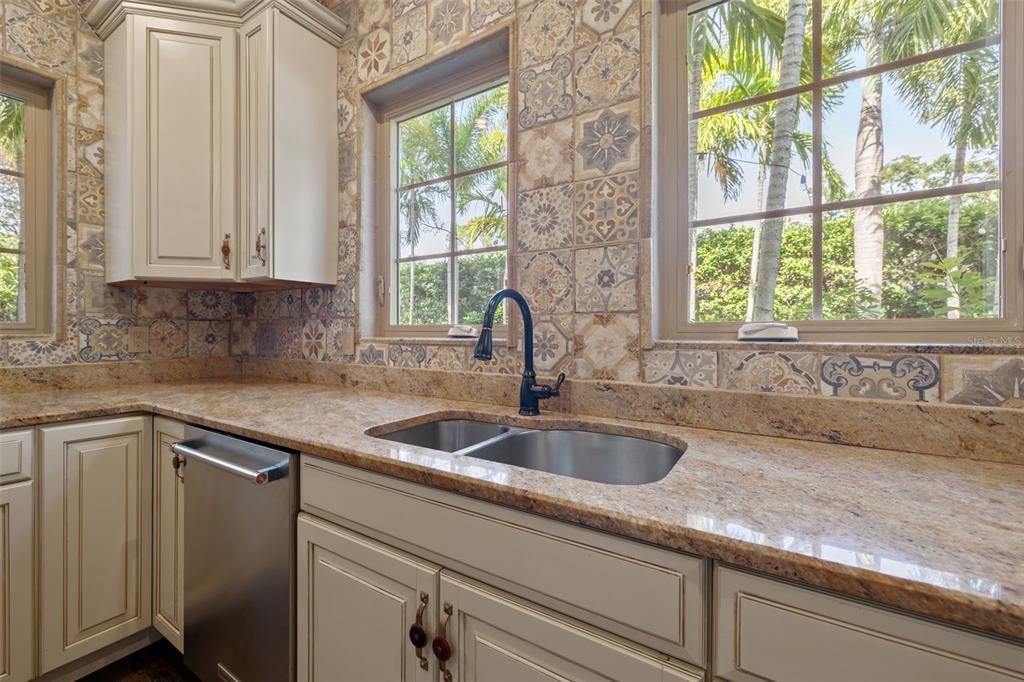 Activo con contrato: $1,750,000 (5 camas, 5 baños, 4456 Pies cuadrados)