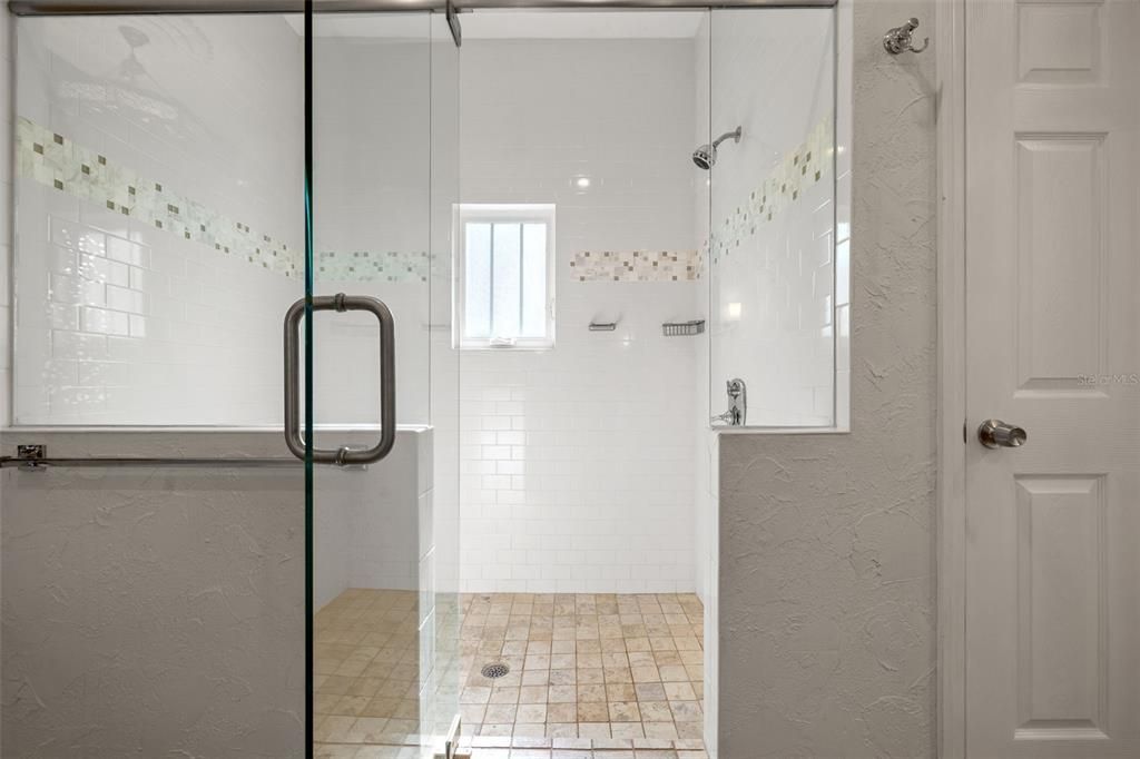 Activo con contrato: $1,750,000 (5 camas, 5 baños, 4456 Pies cuadrados)