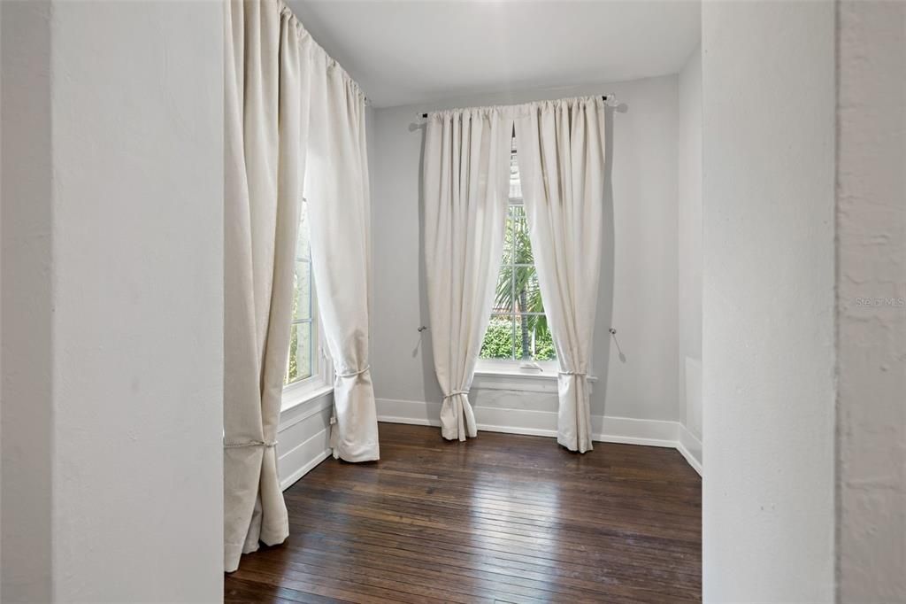 Activo con contrato: $1,750,000 (5 camas, 5 baños, 4456 Pies cuadrados)