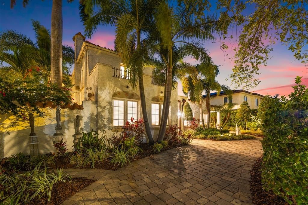 Activo con contrato: $1,750,000 (5 camas, 5 baños, 4456 Pies cuadrados)