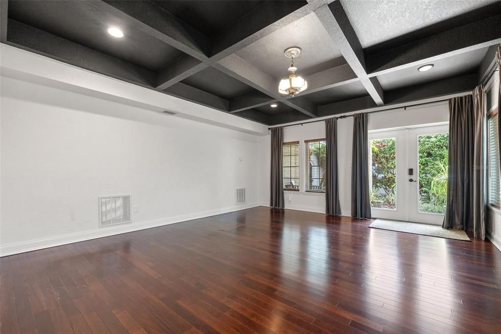 Activo con contrato: $1,750,000 (5 camas, 5 baños, 4456 Pies cuadrados)