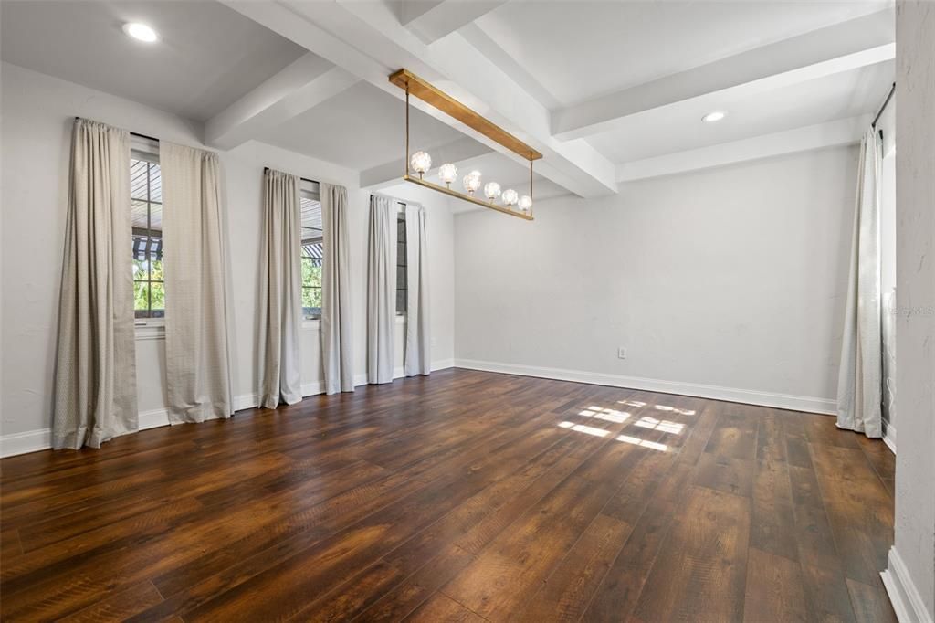 Activo con contrato: $1,750,000 (5 camas, 5 baños, 4456 Pies cuadrados)