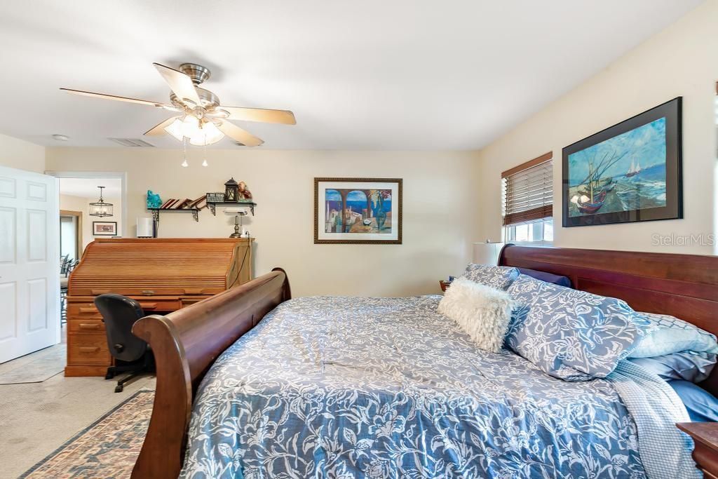 Active With Contract: $274,900 (3 beds, 2 baths, 1773 Square Feet)