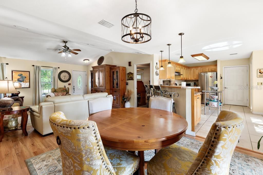 Active With Contract: $274,900 (3 beds, 2 baths, 1773 Square Feet)