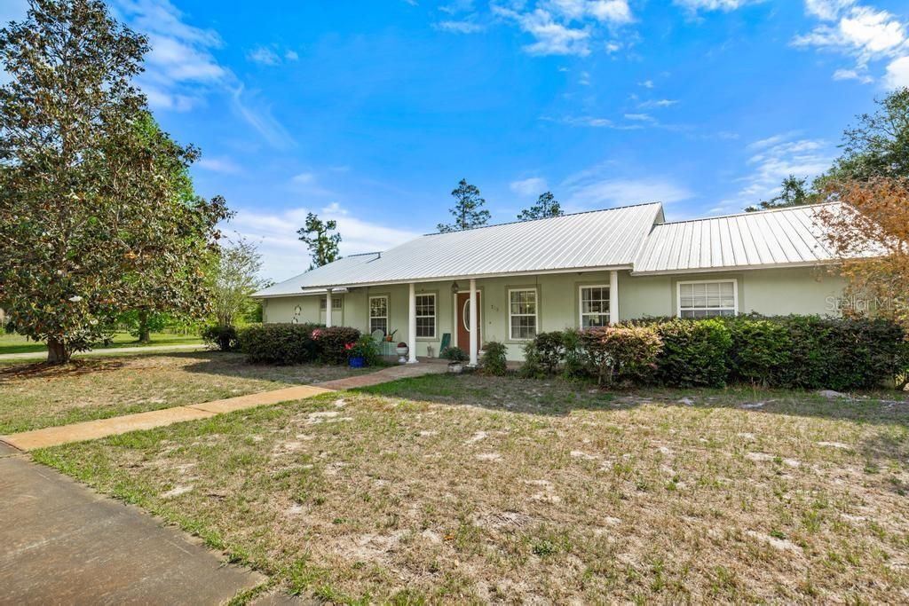 Active With Contract: $274,900 (3 beds, 2 baths, 1773 Square Feet)