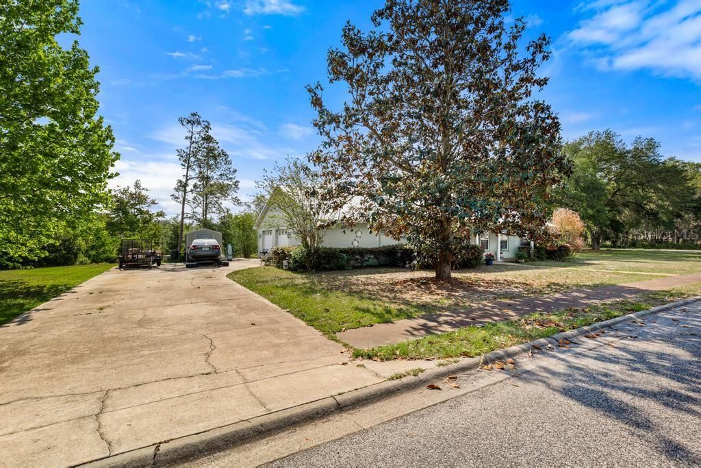 Active With Contract: $274,900 (3 beds, 2 baths, 1773 Square Feet)